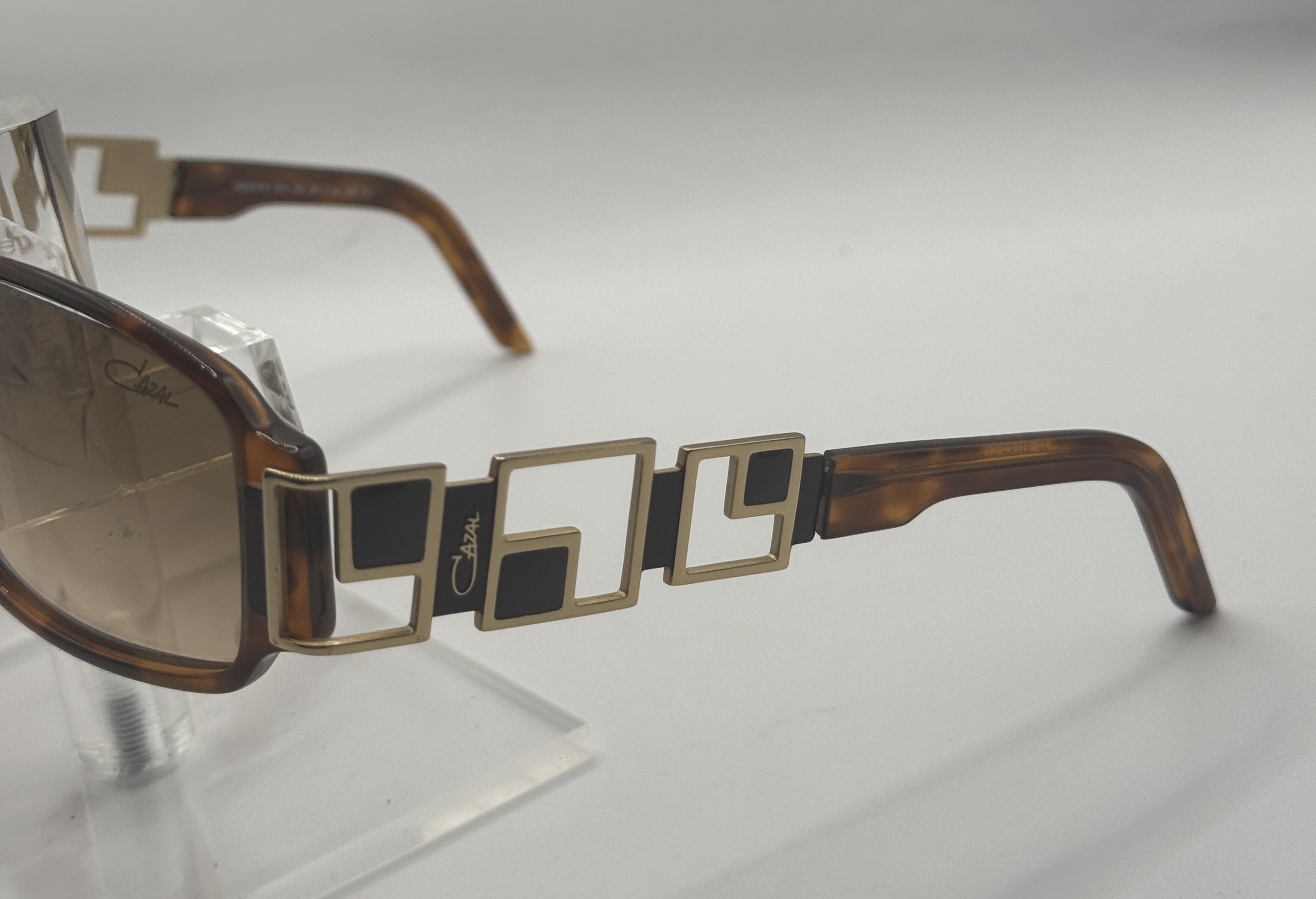 CLEARANCE CAZAL 879