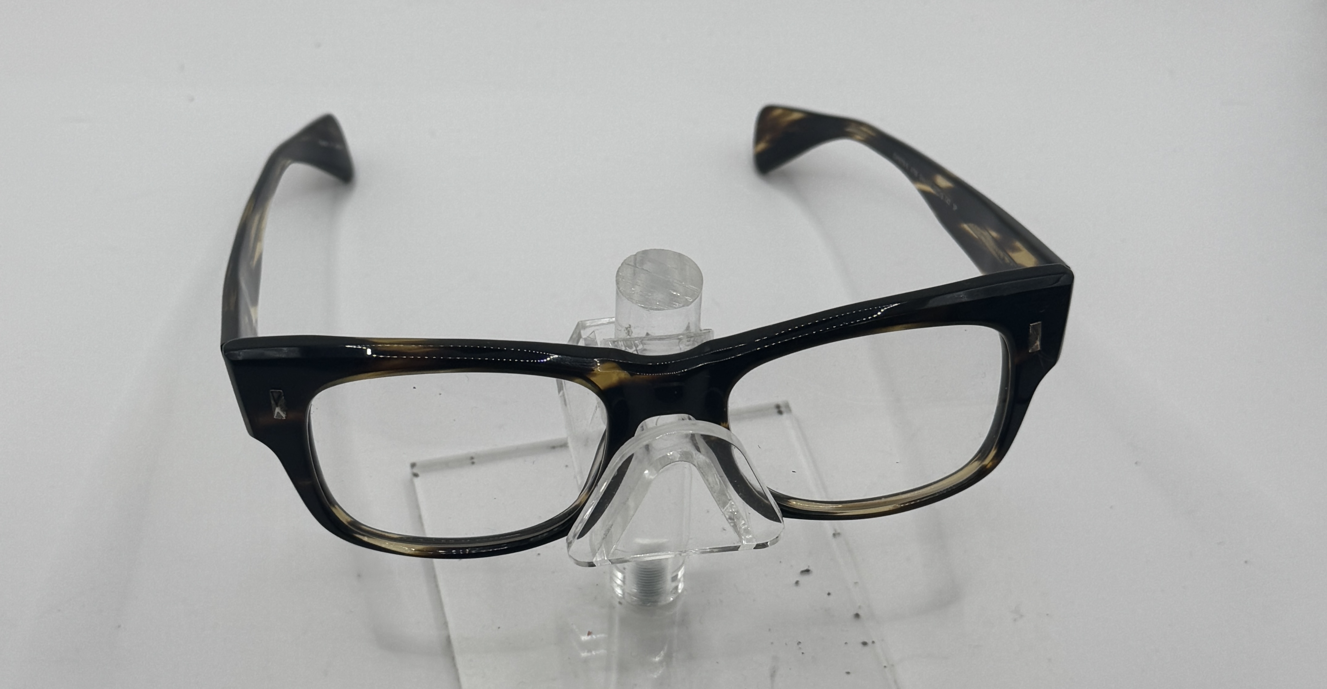 CLEARANCE OLIVER PEOPLES DEACON