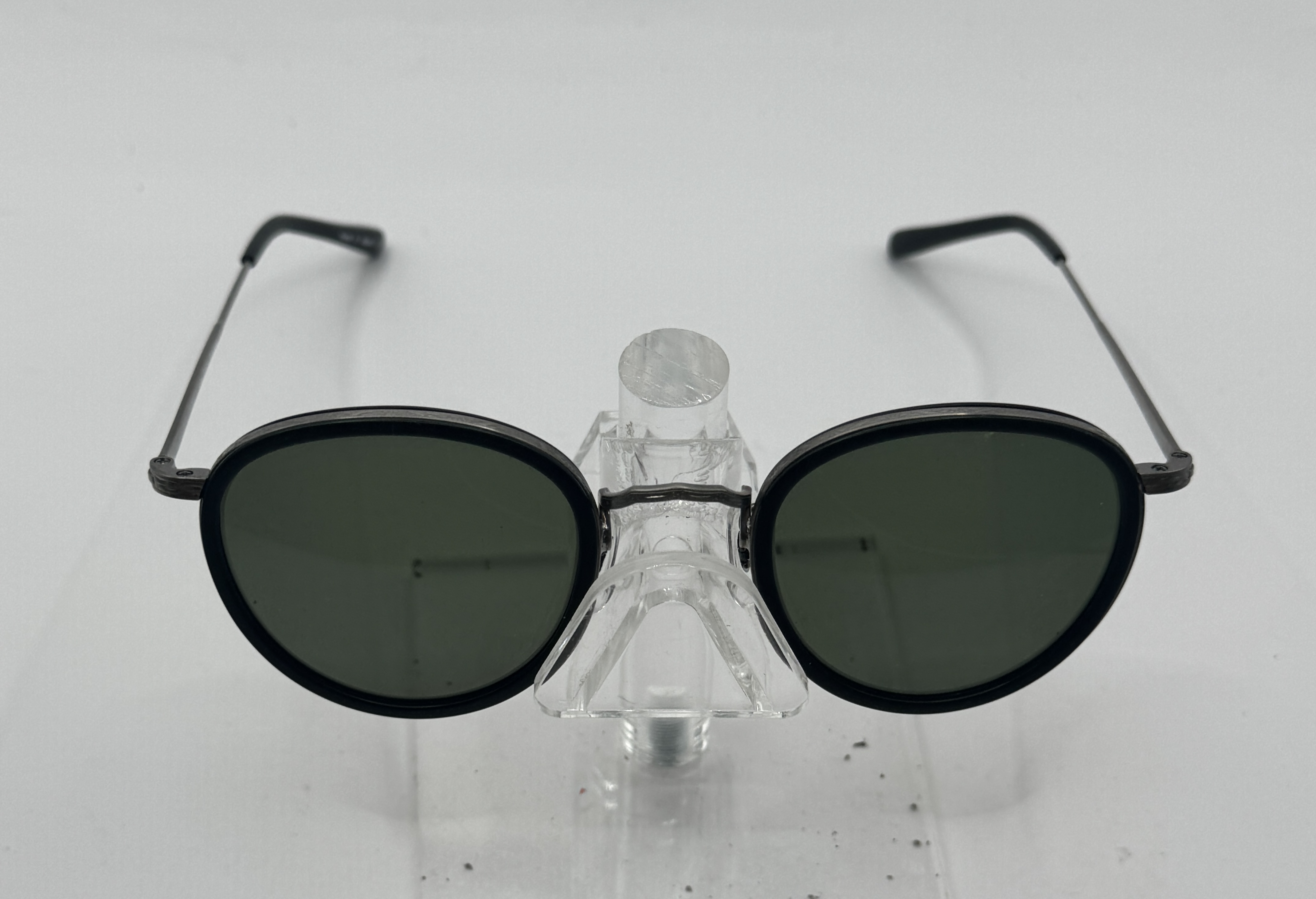 CLEARANCE OLIVER PEOPLES 1104