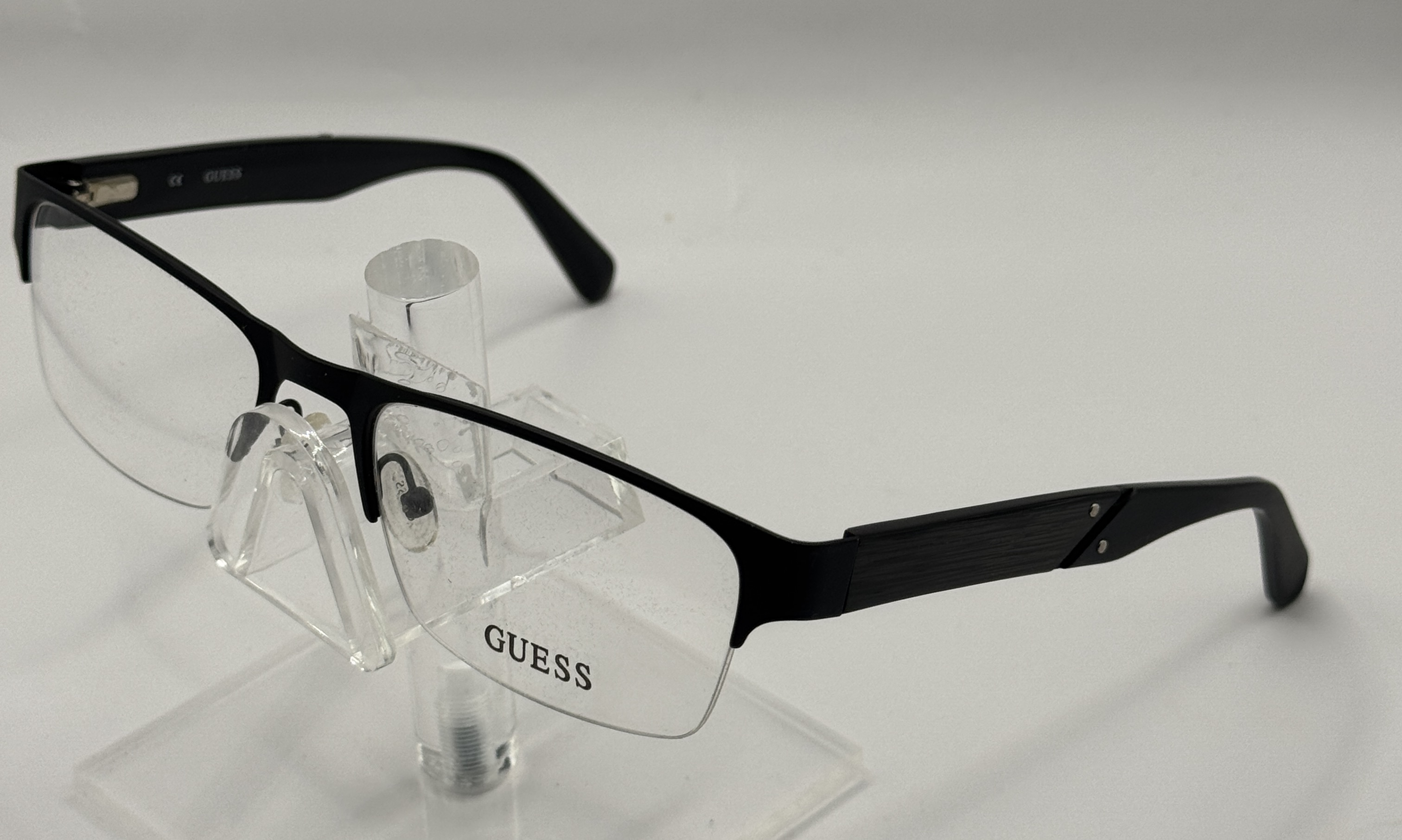 CLEARANCE GUESS 1835
