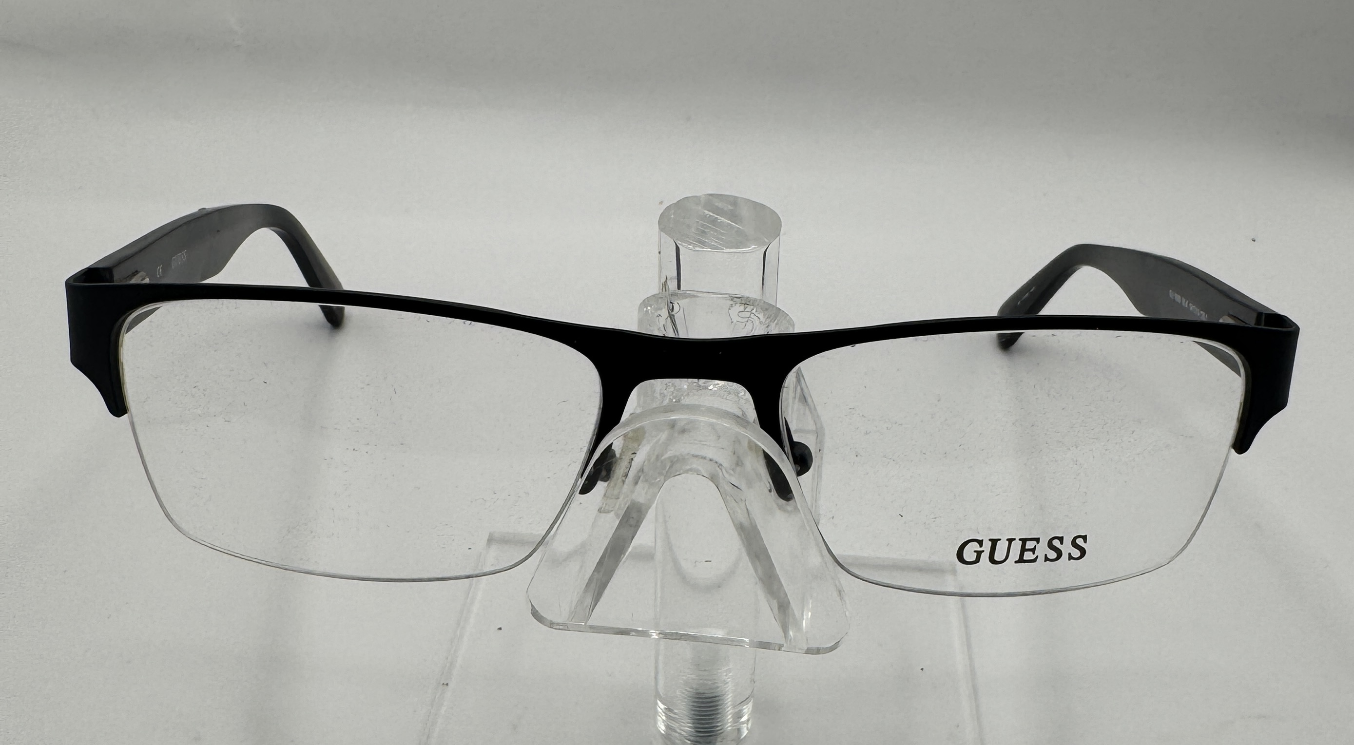 CLEARANCE GUESS 1835 B84