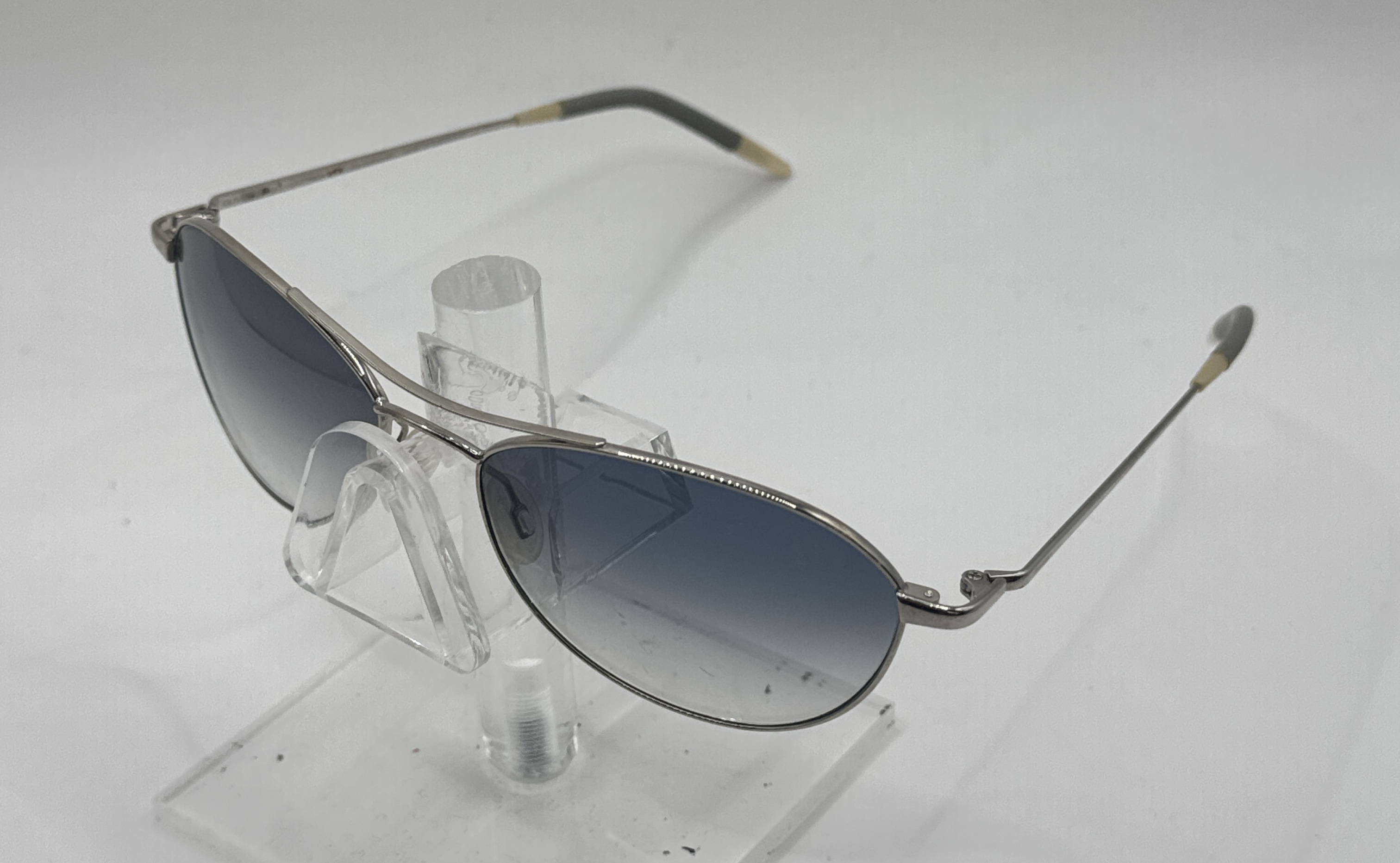 CLEARANCE OLIVER PEOPLES AERO 57