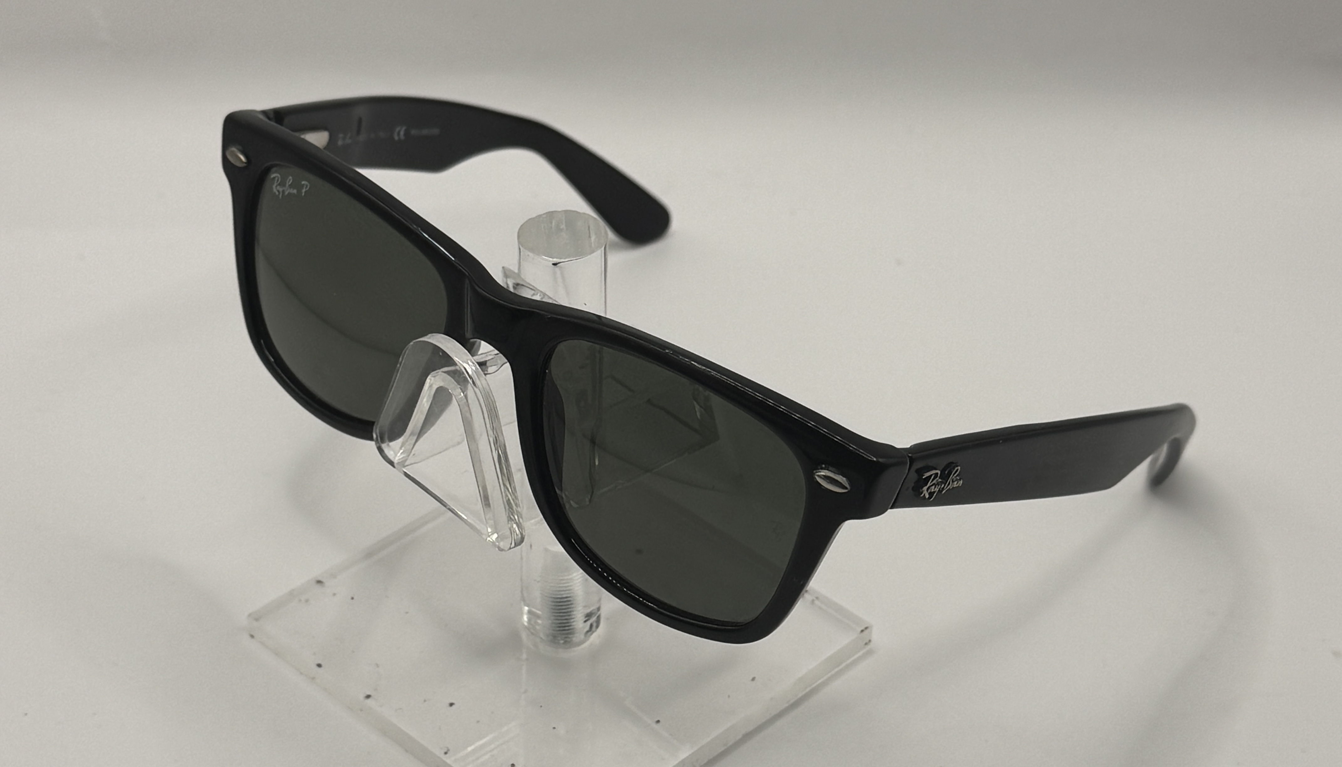 CLEARANCE RAY BAN 2113 {DISPLAY MODEL}