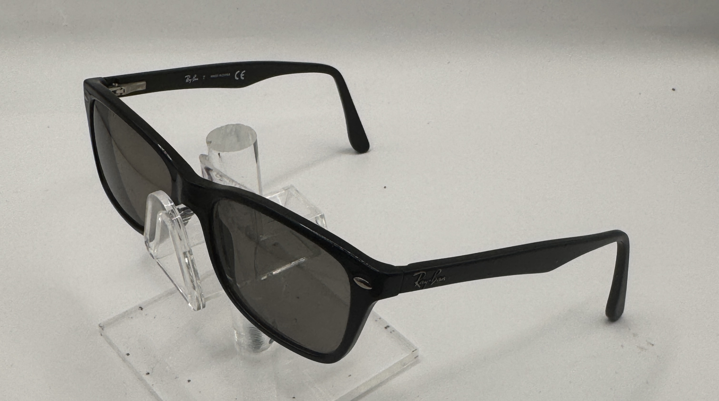 CLEARANCE RAY BAN 5228