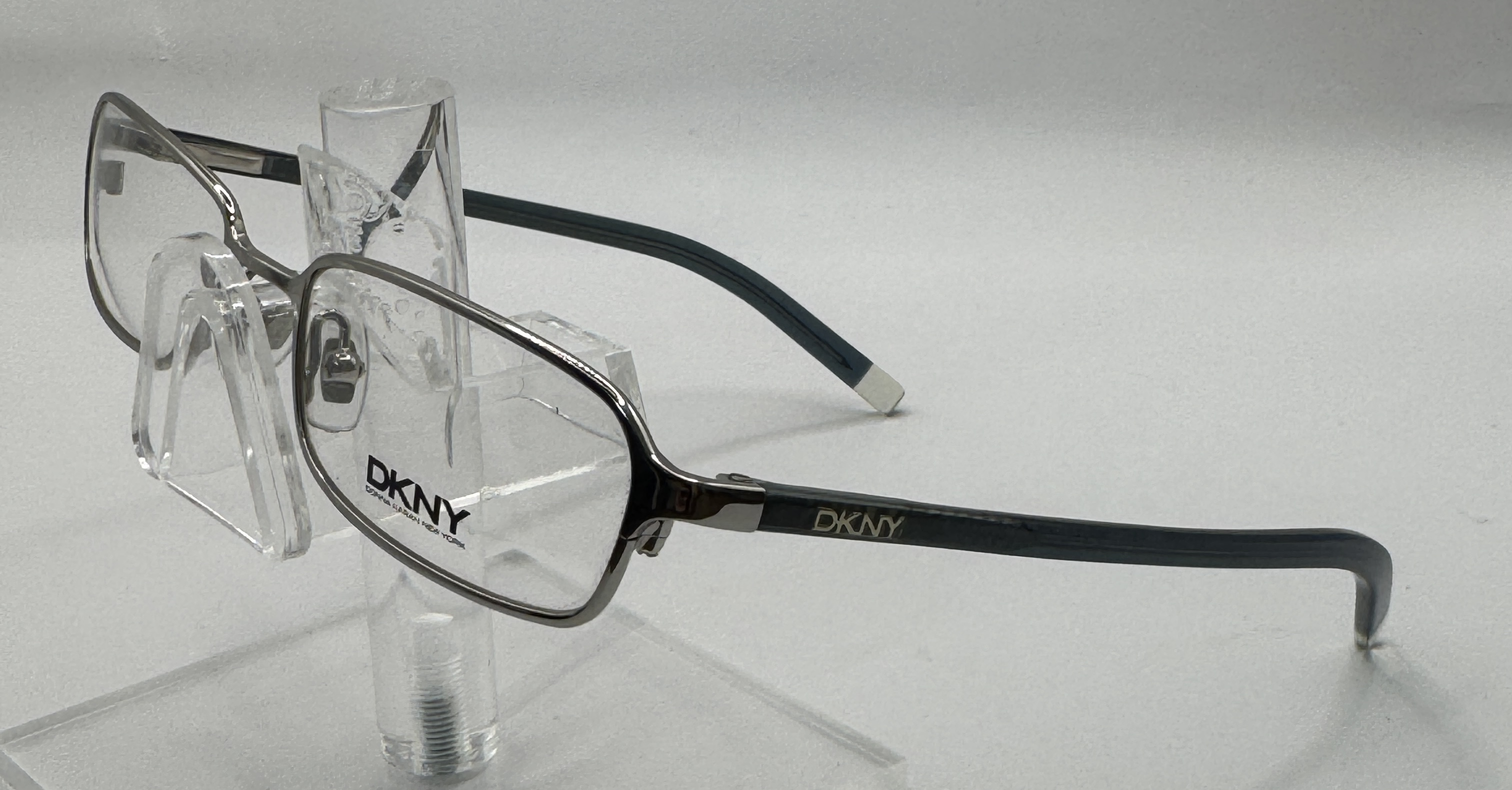 CLEARANCE DKNY 5507