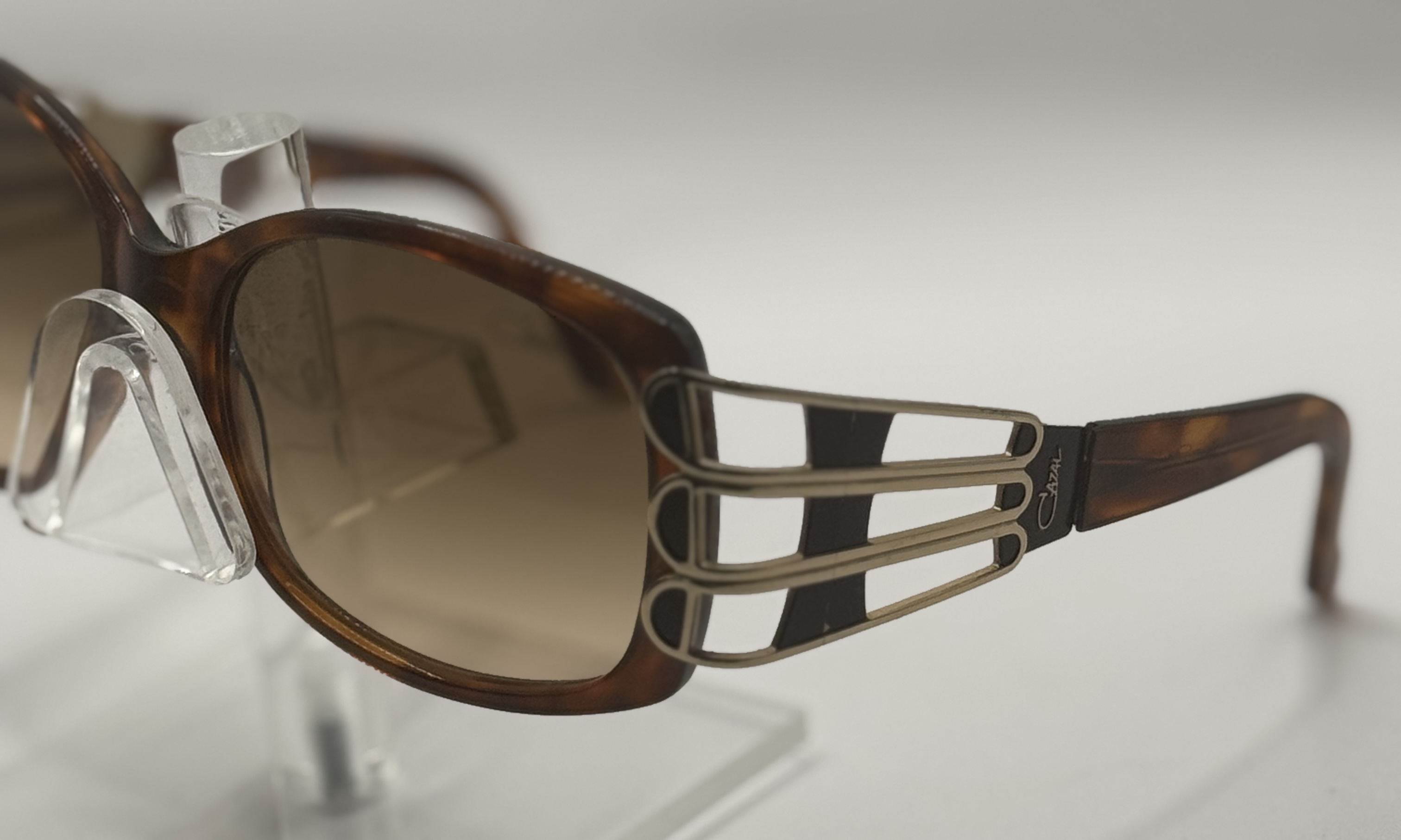 CLEARANCE CAZAL 880