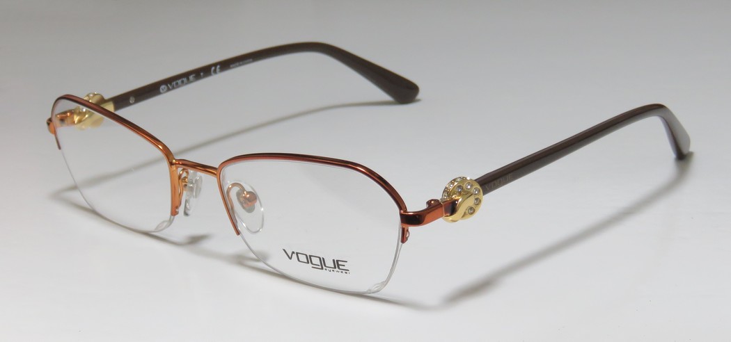 VOGUE 3944-B 811